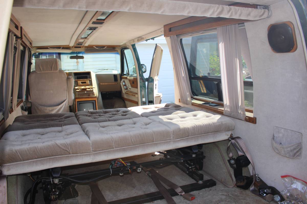 Chevy-g20-conversion-van-34ton-1995-green-34