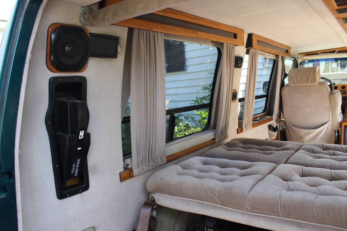 Chevy-g20-conversion-van-34ton-1995-green-9