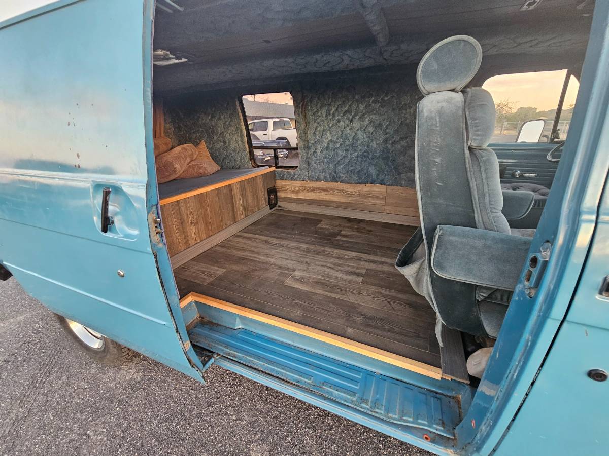 Chevy-g20-van-1978-blue-11