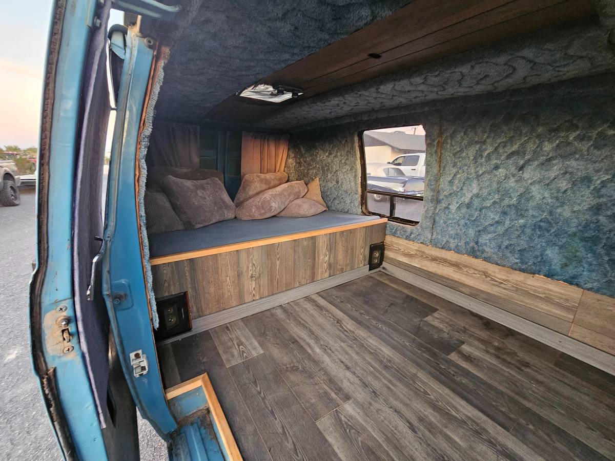Chevy-g20-van-1978-blue-9