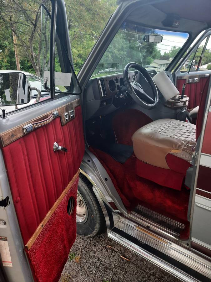 Chevy-g20-van-1985-3