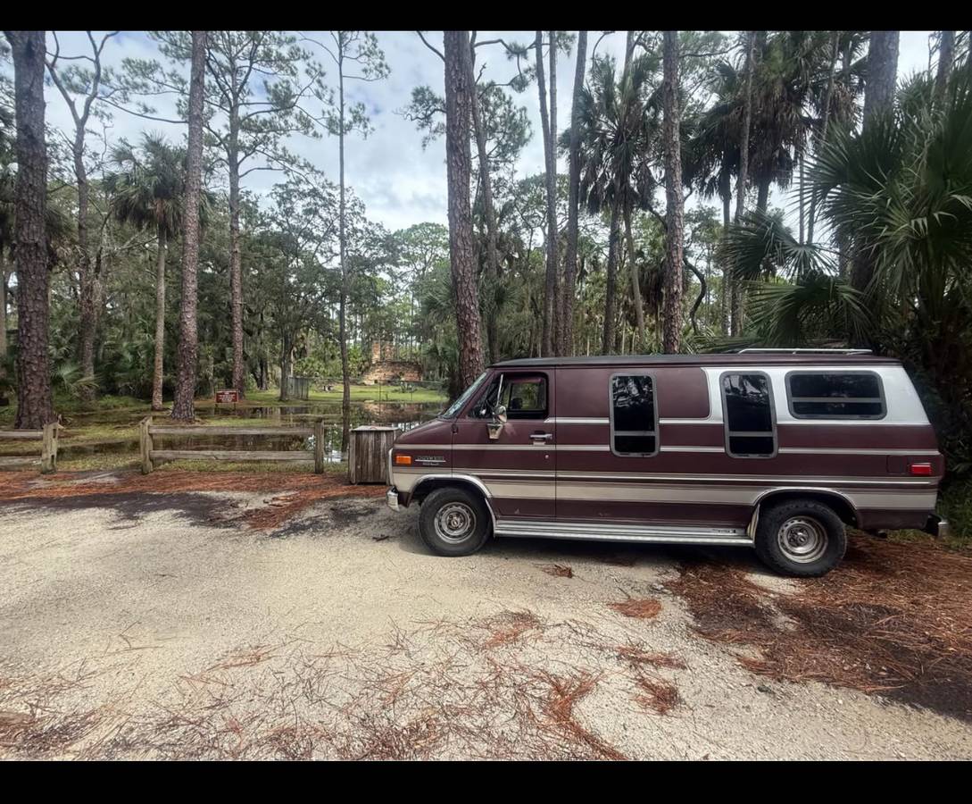 Chevy-g20-van-1988-brown