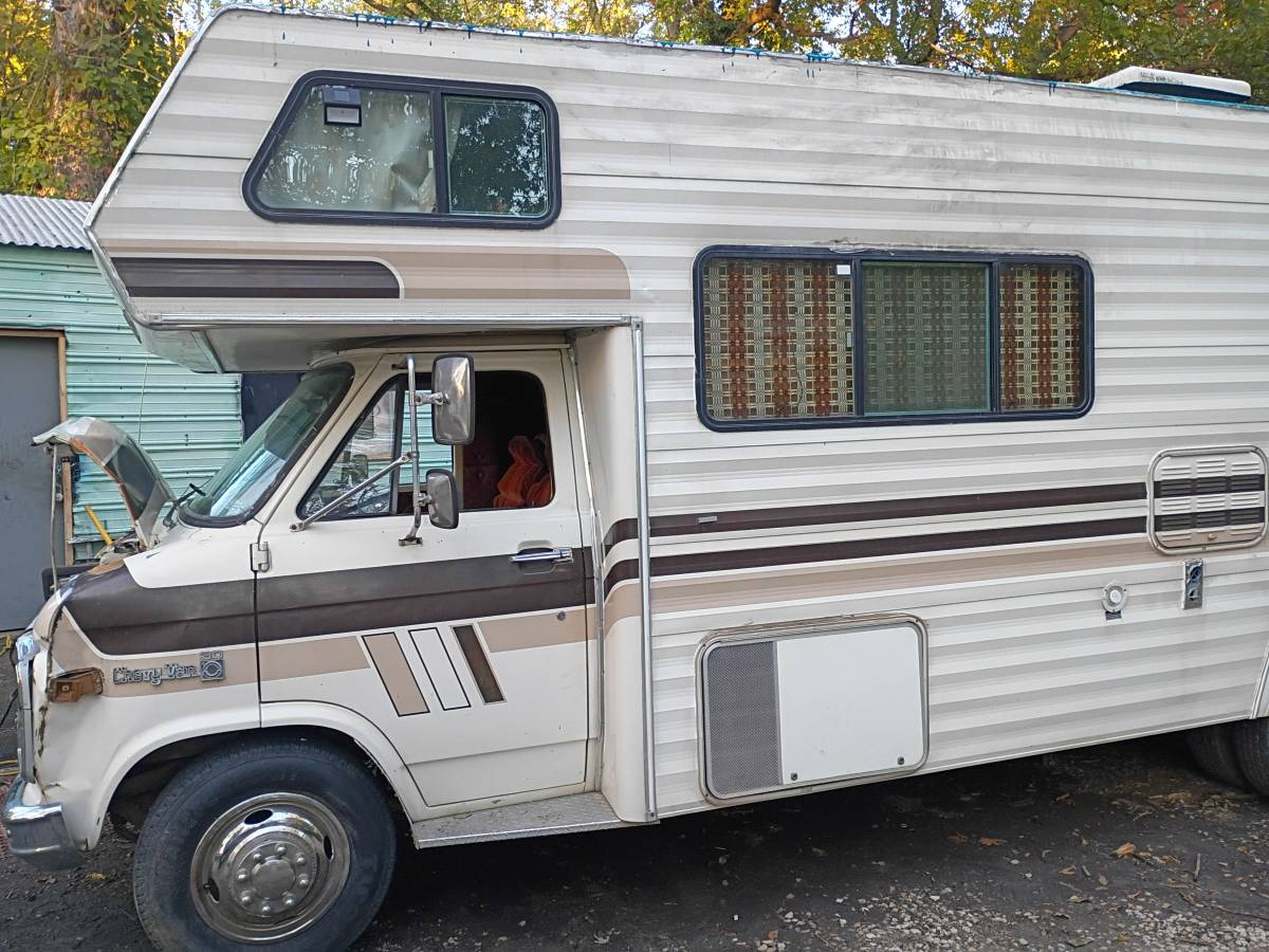 Chevy-g30-1983-15