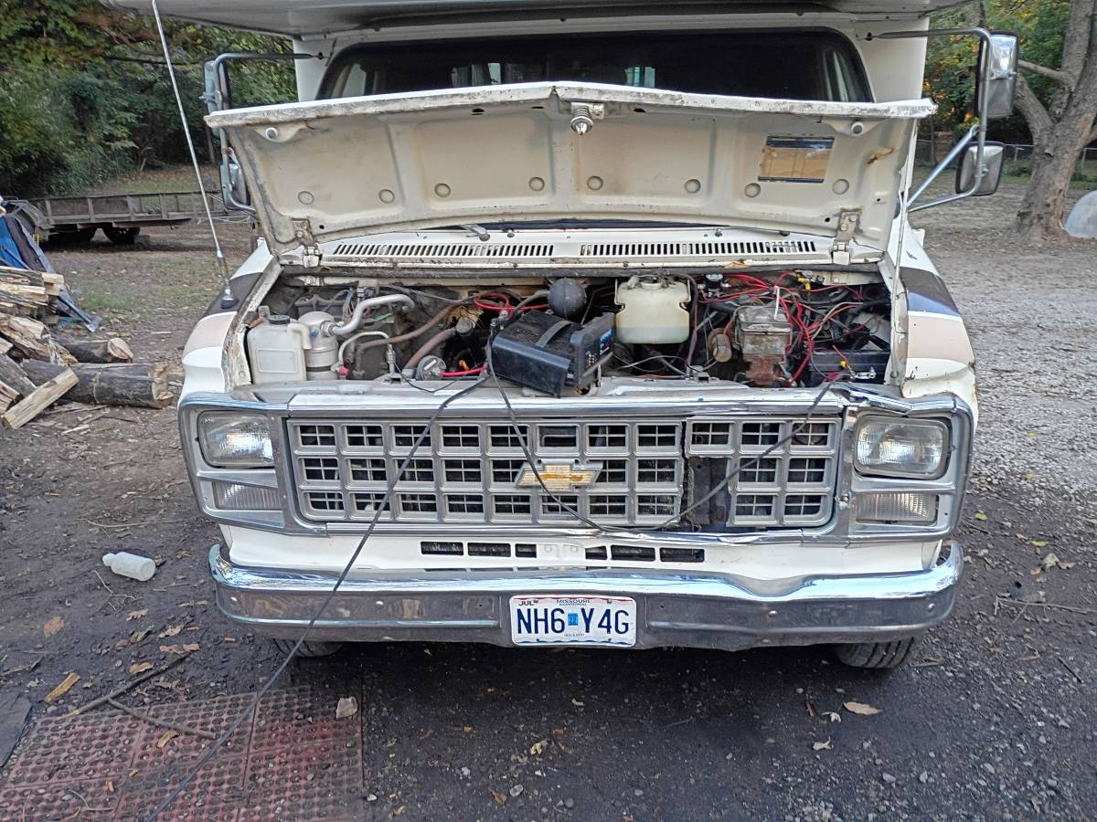 Chevy-g30-1983-18