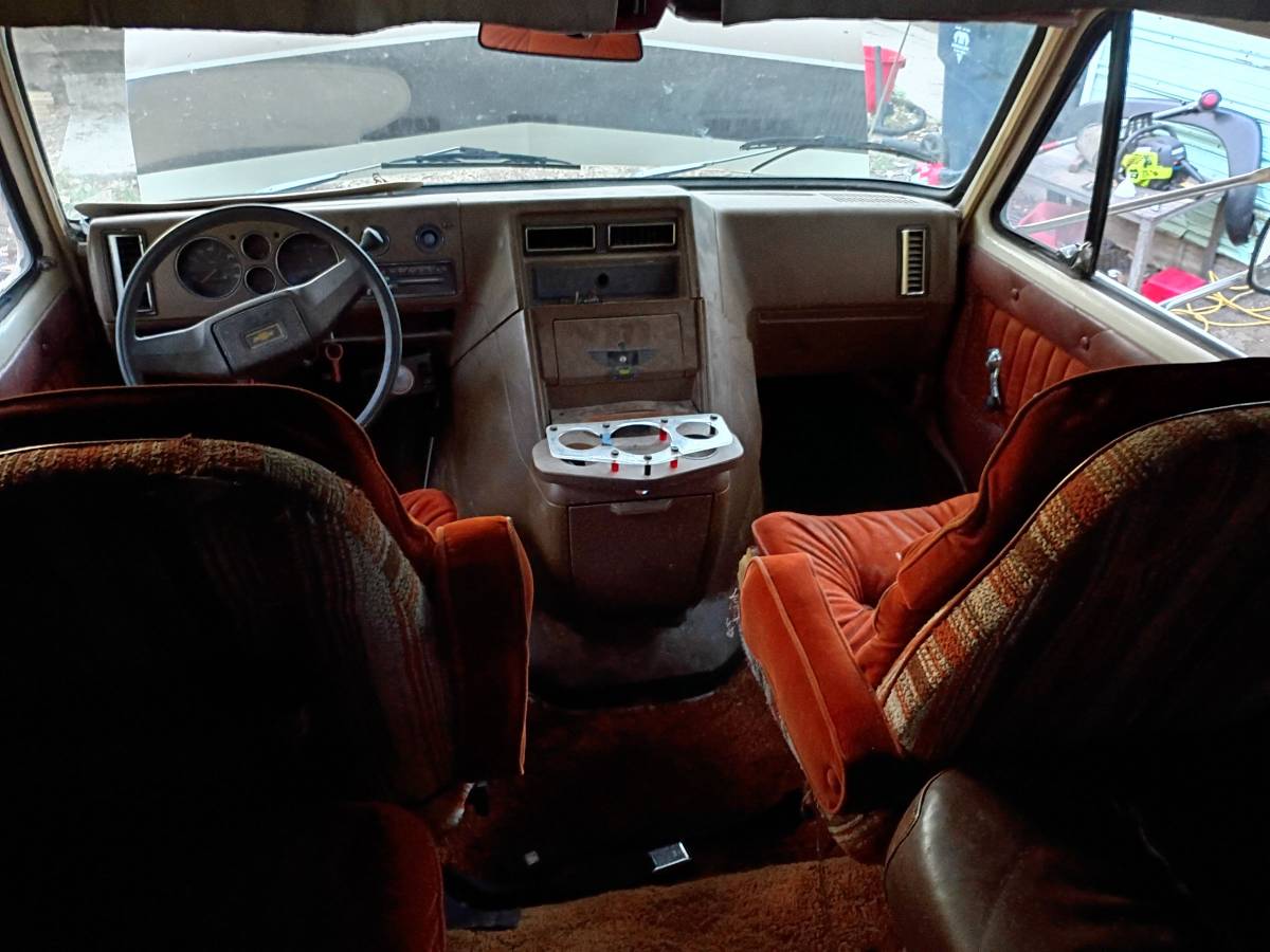 Chevy-g30-1983-5