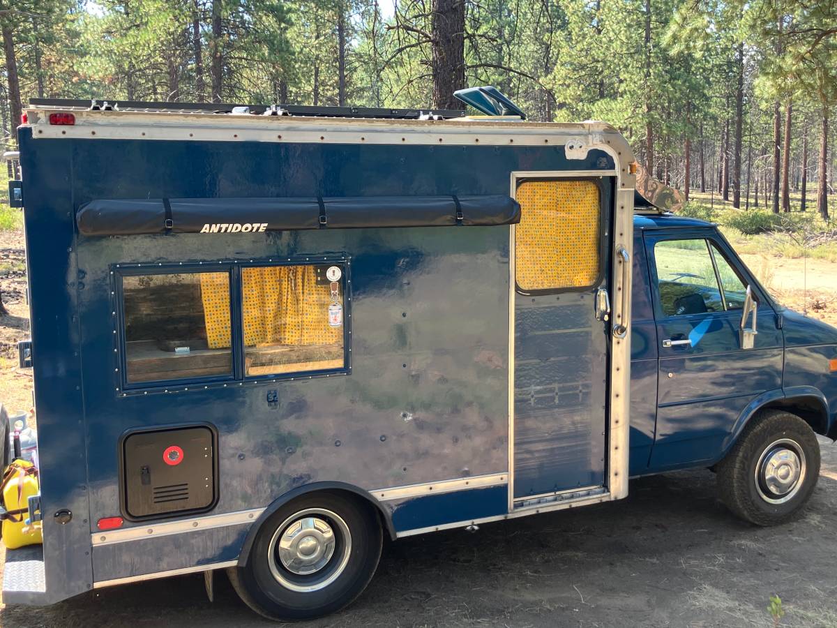 Chevy-g30-diesel-1991-blue-22