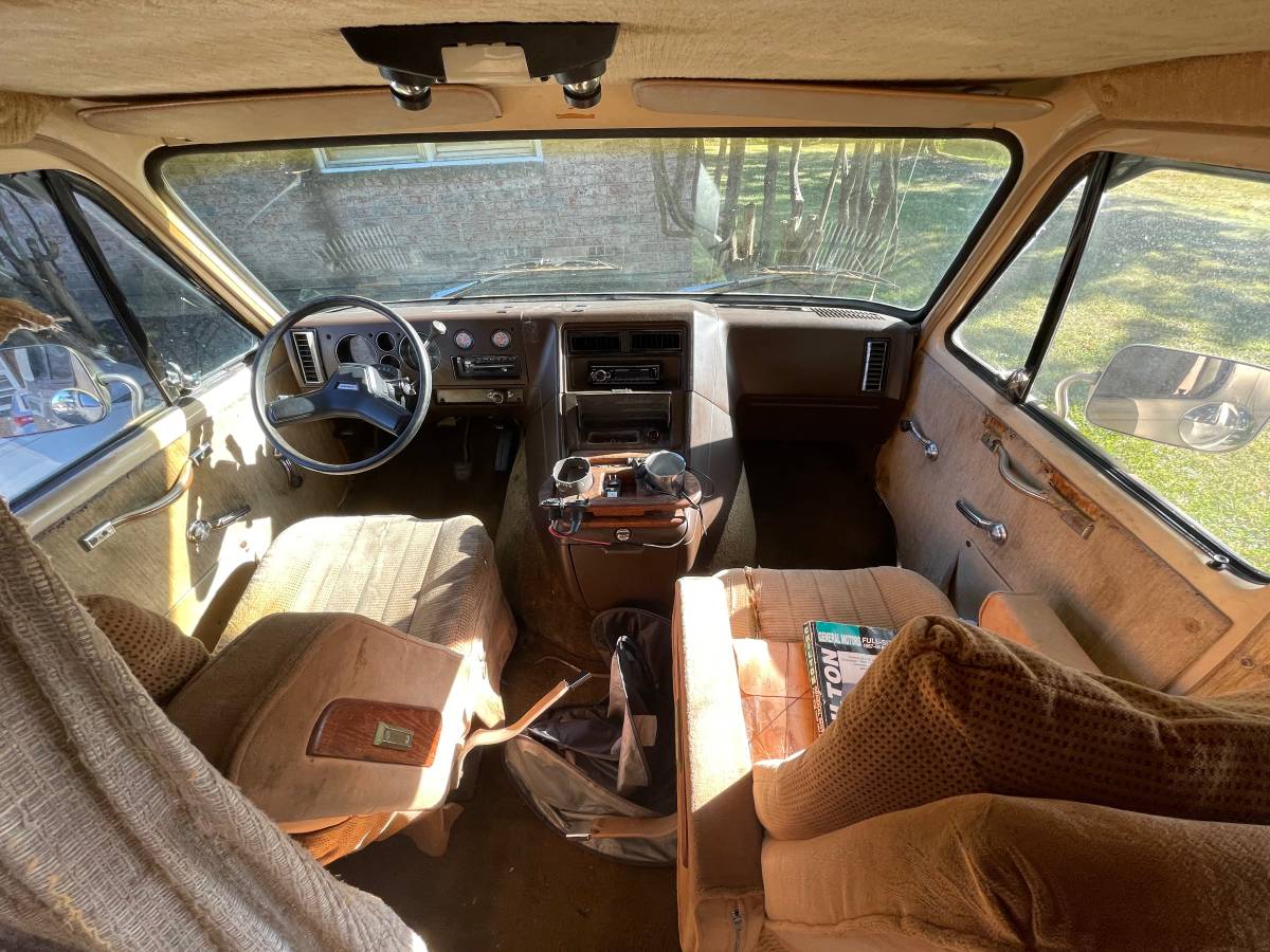 Chevy-greenbrier-1984-yellow-5