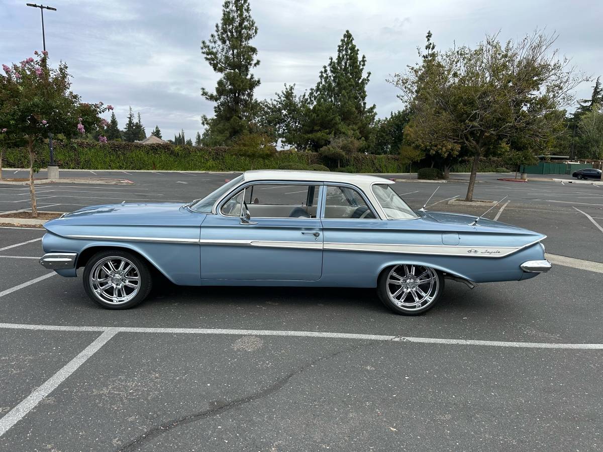 Chevy-impala-1961-blue-15