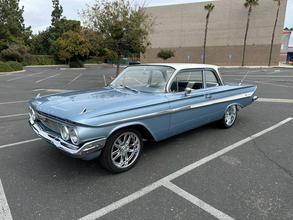 Chevy-impala-1961-blue-17