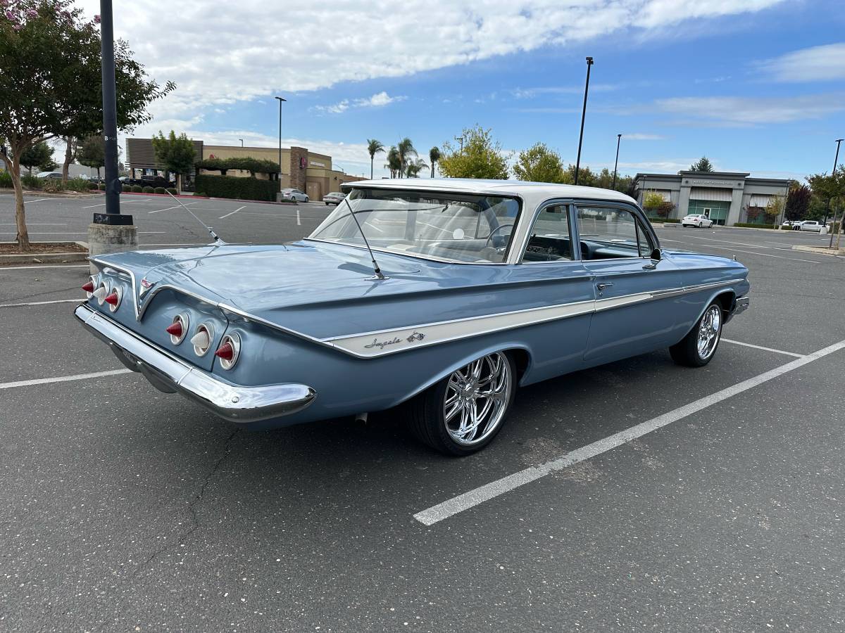 Chevy-impala-1961-blue-20