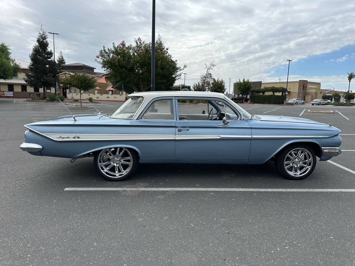 Chevy-impala-1961-blue-21