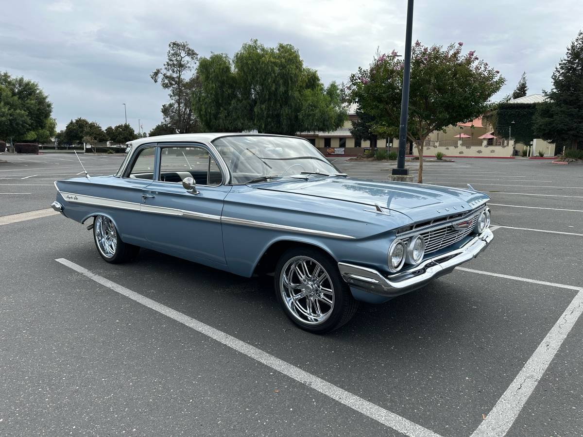 Chevy-impala-1961-blue-22