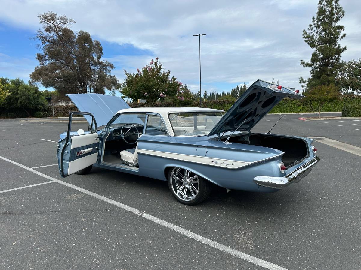Chevy-impala-1961-blue-8
