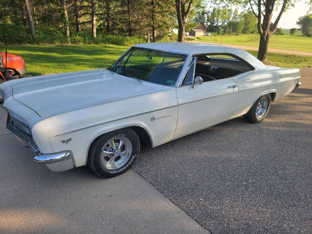 Chevy-impala-1966-white-1