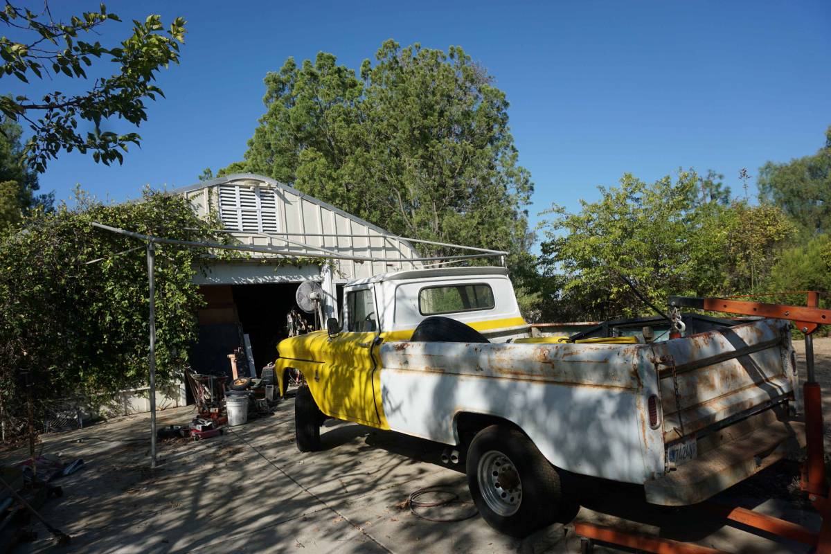 Chevy-k-20-4x4-pick-up-1963-yellow-1