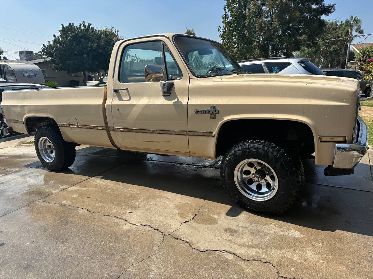 Chevy-k10-4x4-1984-yellow-1
