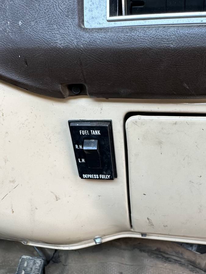 Chevy-k10-4x4-1984-yellow-19