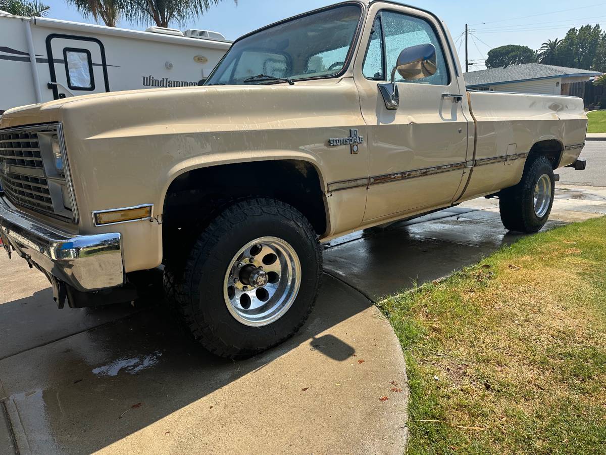 Chevy-k10-4x4-1984-yellow-2