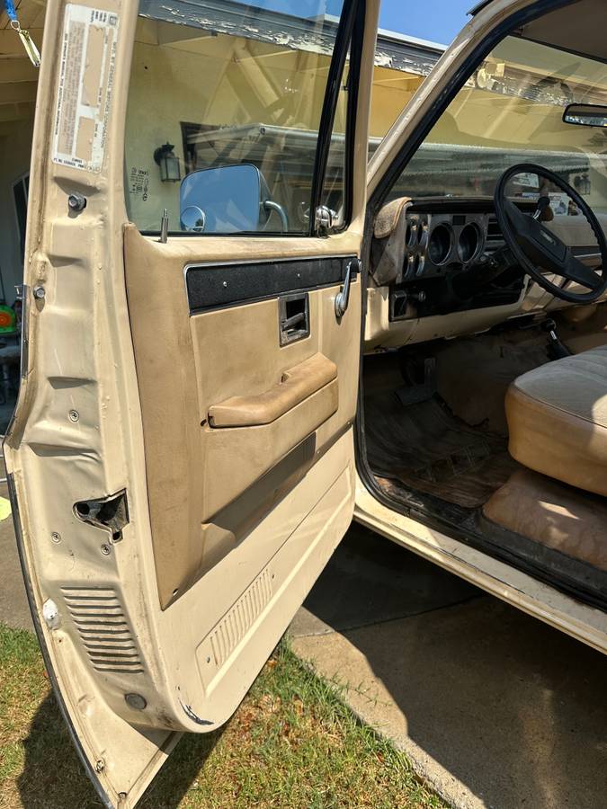 Chevy-k10-4x4-1984-yellow-21