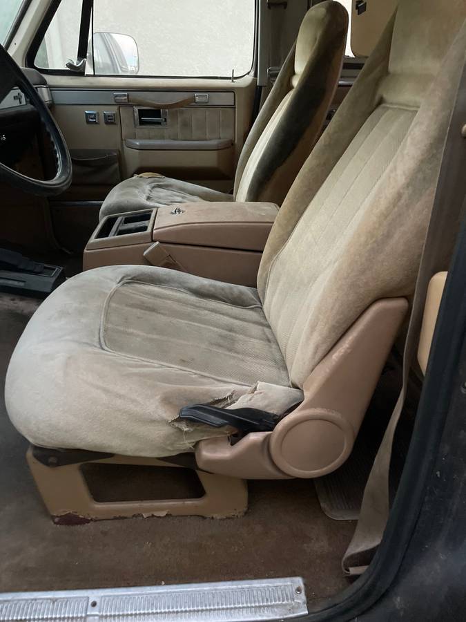 Chevy-k5-blazer-1986-brown-10