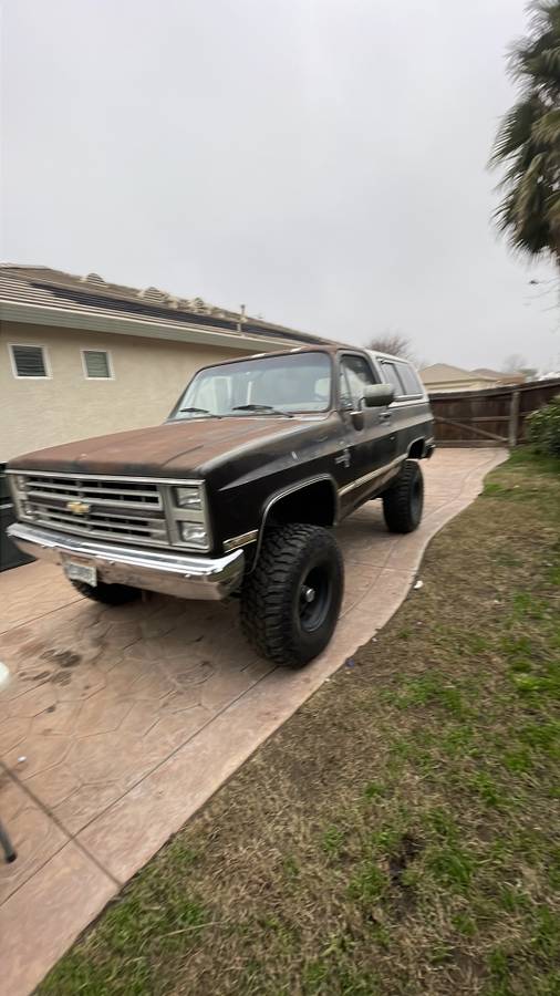 Chevy-k5-blazer-1986-brown-3