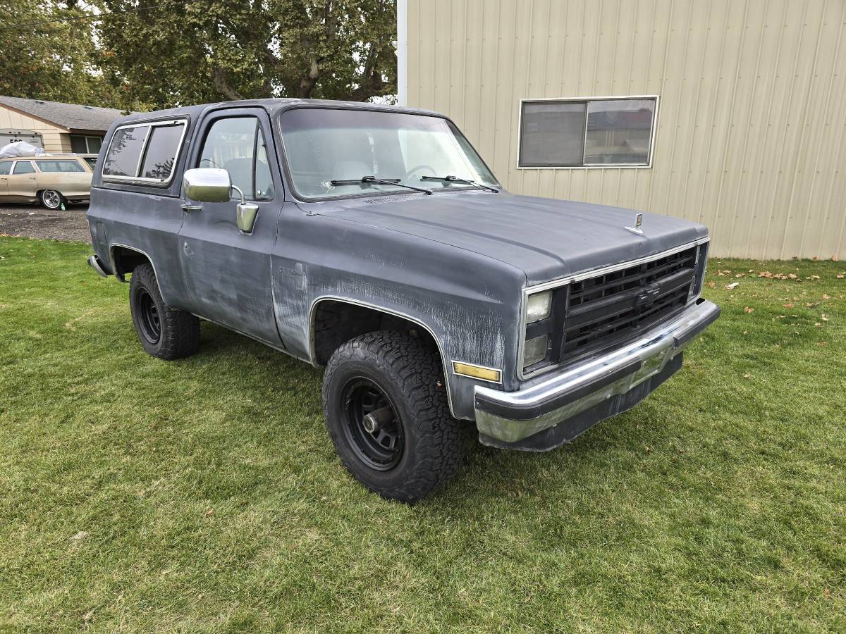 Chevy-k5-blazer-1988-black-11
