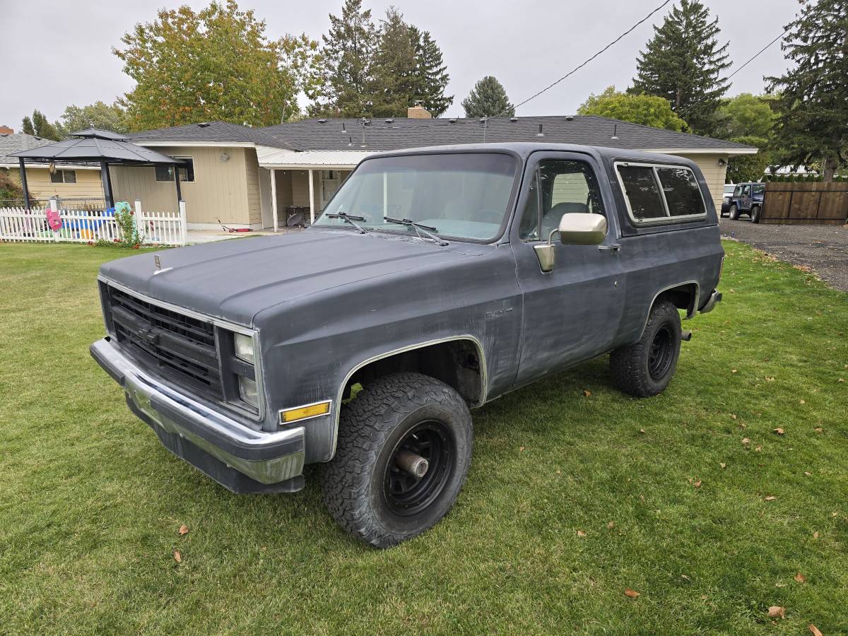 Chevy-k5-blazer-1988-black-12