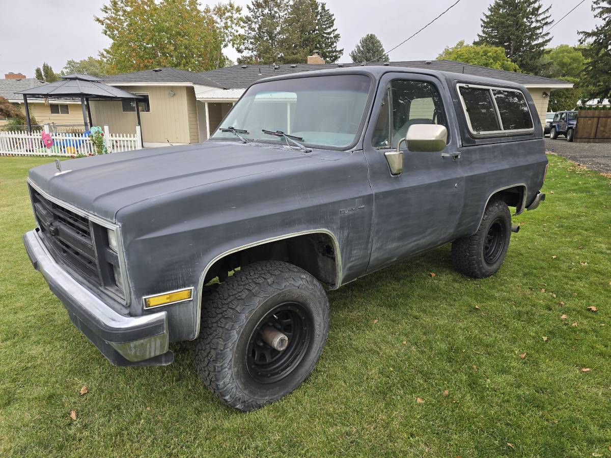 Chevy-k5-blazer-1988-black-2