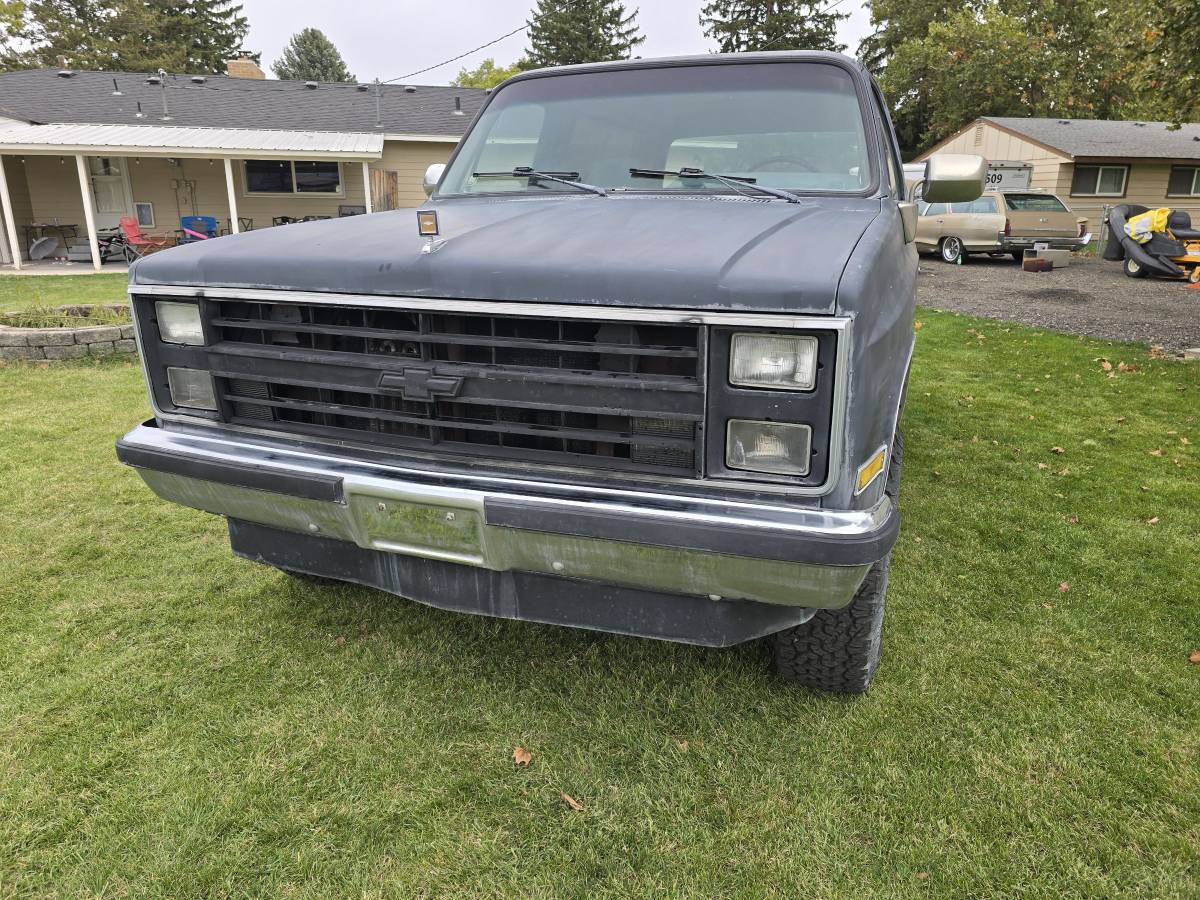 Chevy-k5-blazer-1988-black-3