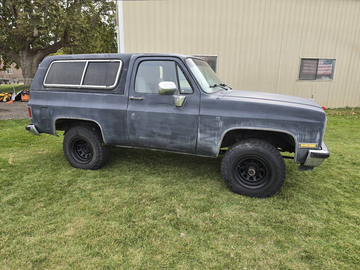 Chevy-k5-blazer-1988-black-9