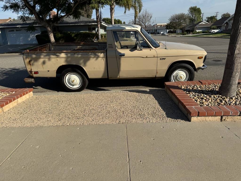 Chevy-luv-1972-brown-1