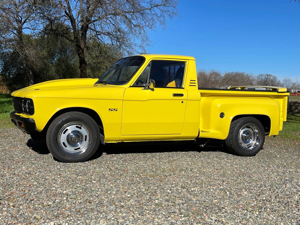 Chevy-luv-pick-up-1974-yellow-1