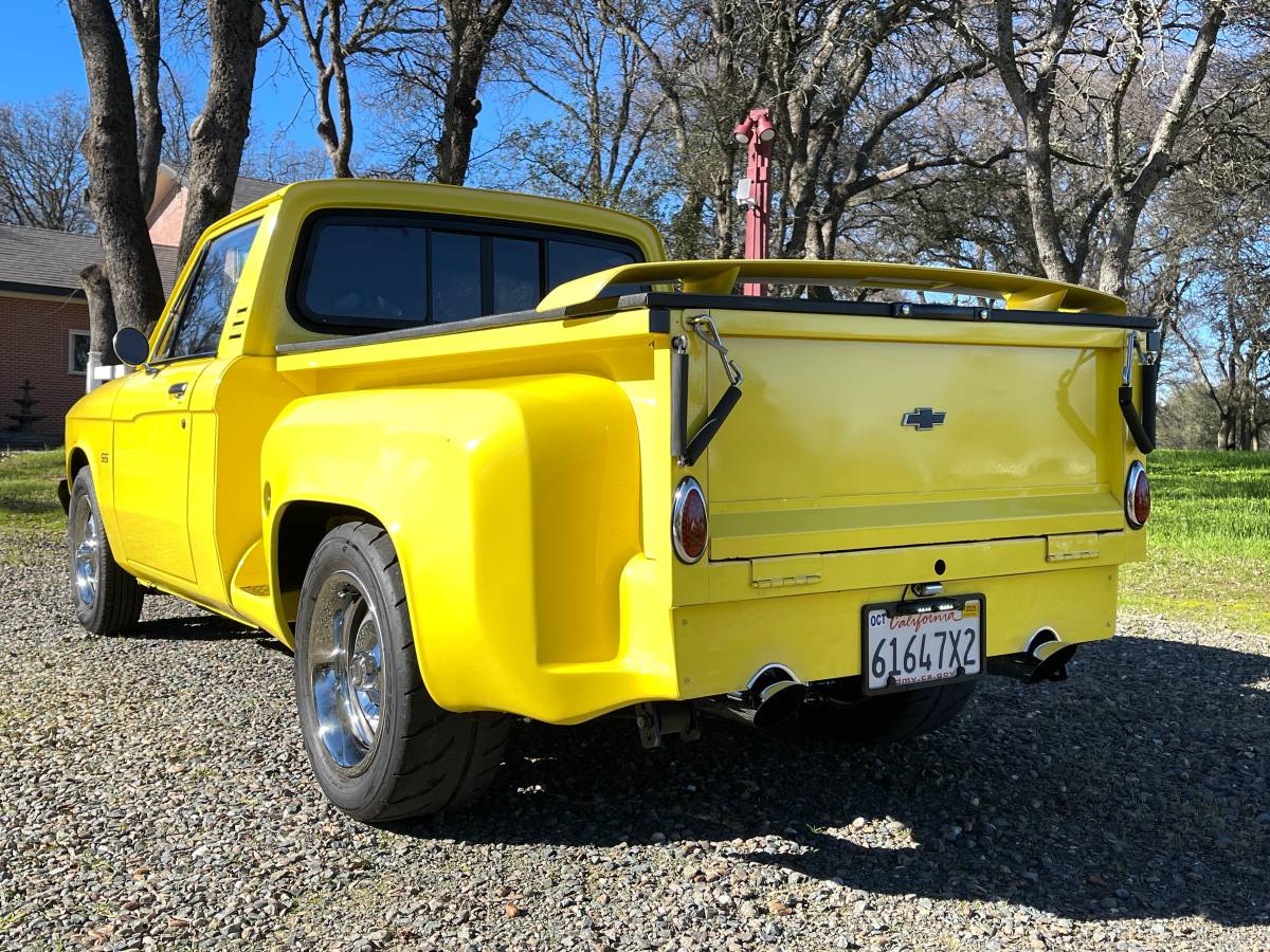 Chevy-luv-pick-up-1974-yellow-11
