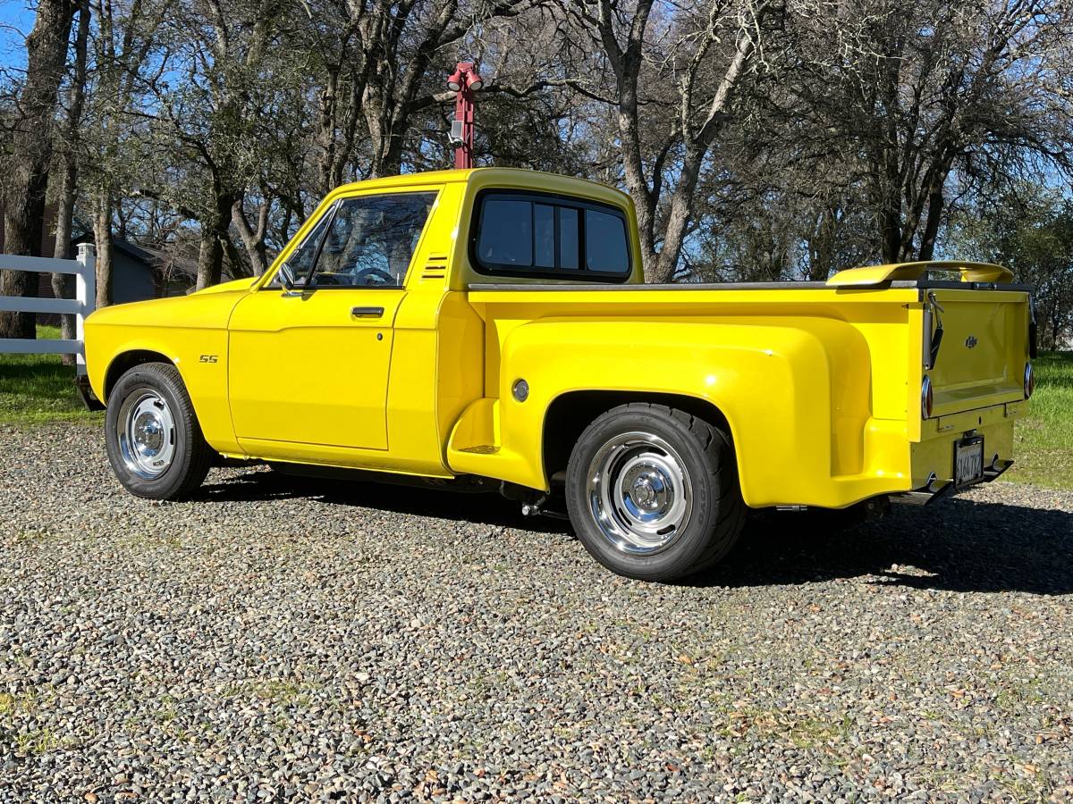 Chevy-luv-pick-up-1974-yellow-2