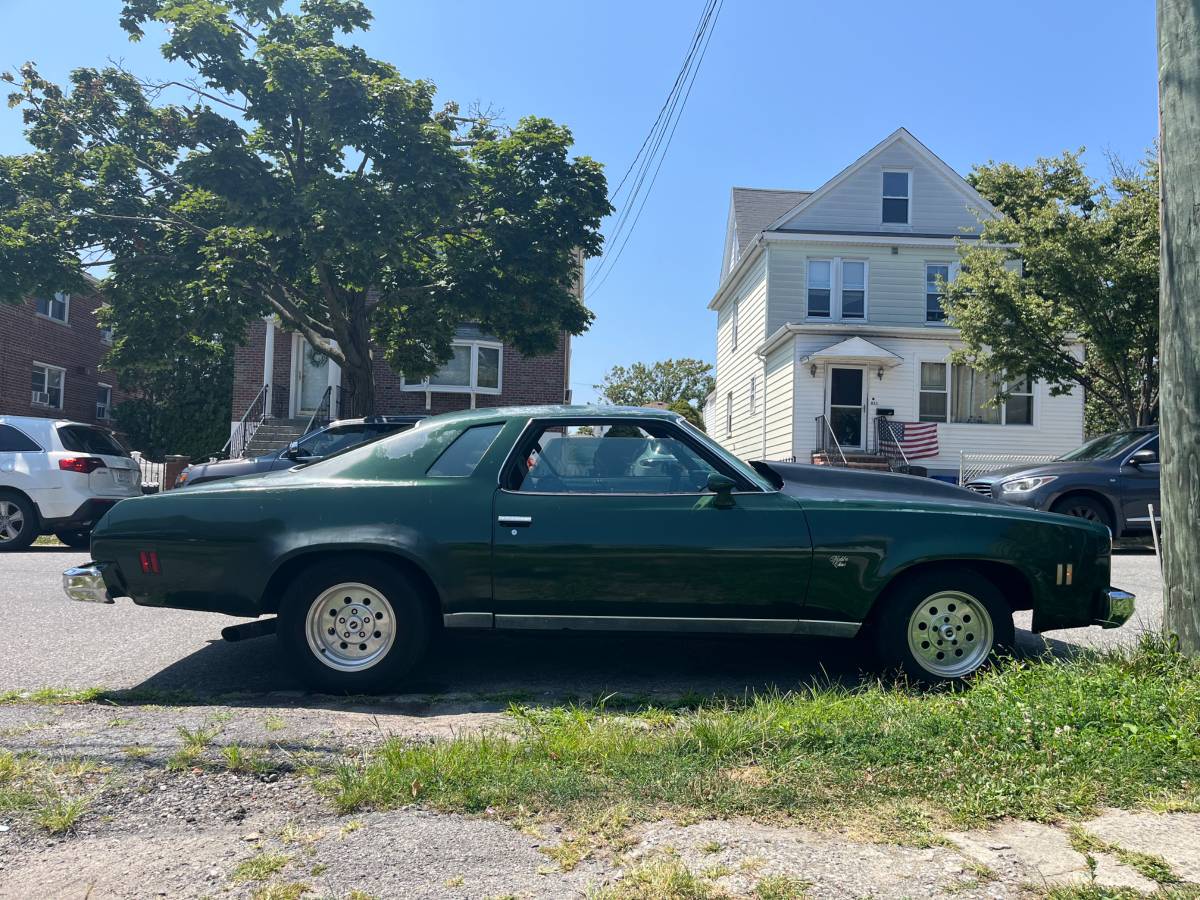 Chevy-malibu-1975-green-1
