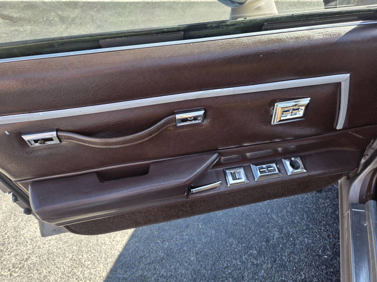 Chevy-malibu-1983-brown-12
