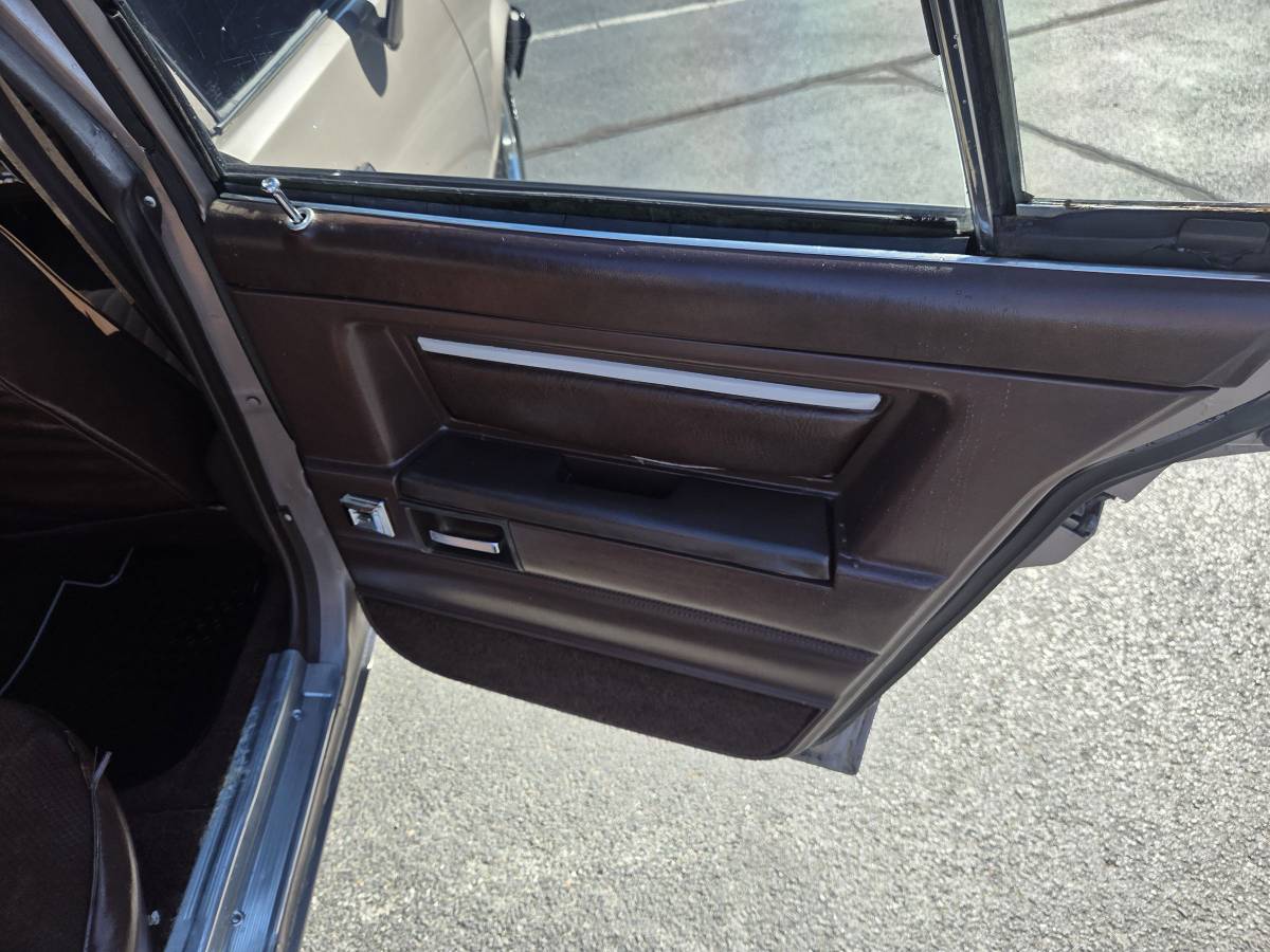 Chevy-malibu-1983-brown-14