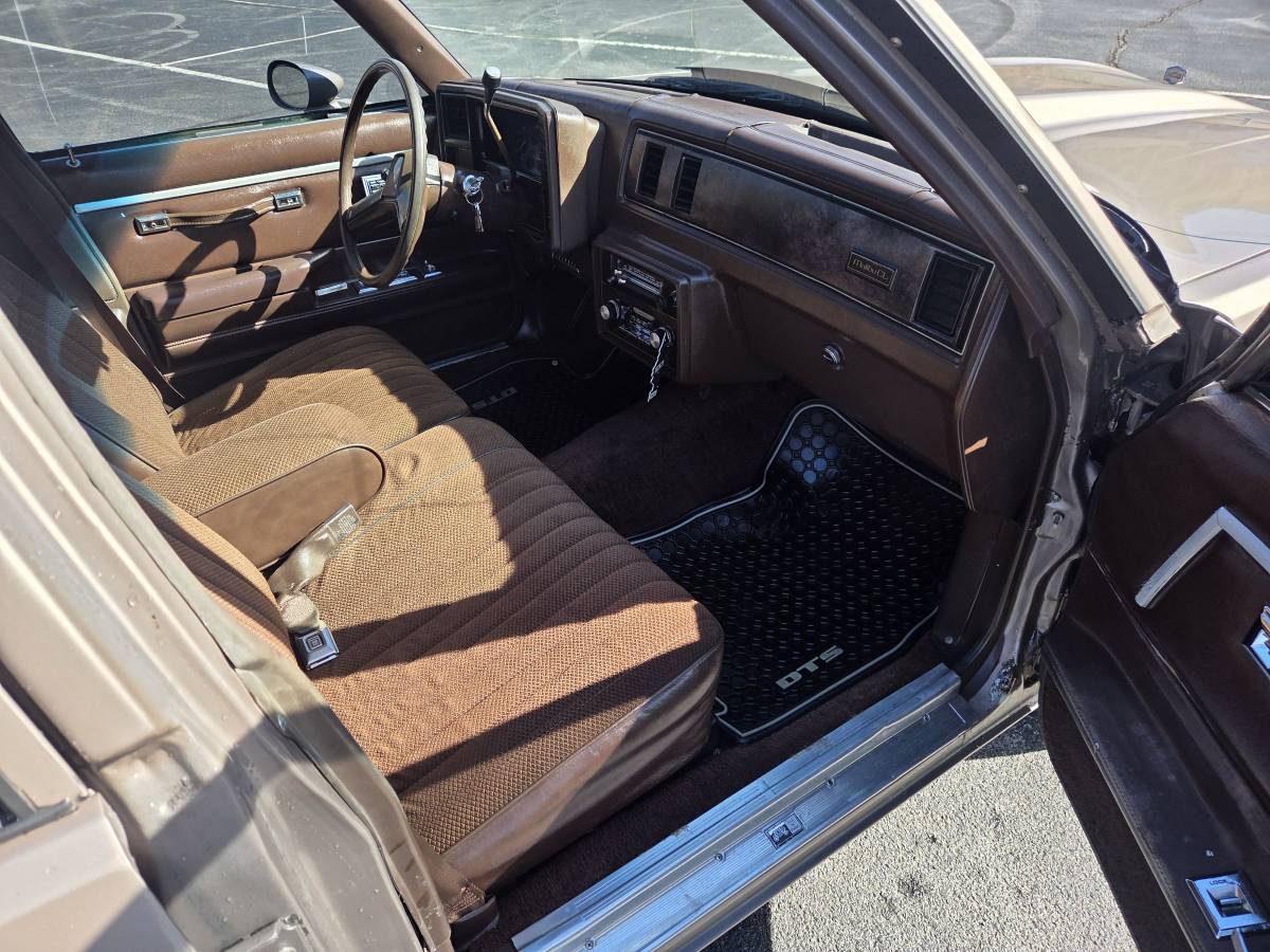 Chevy-malibu-1983-brown-16