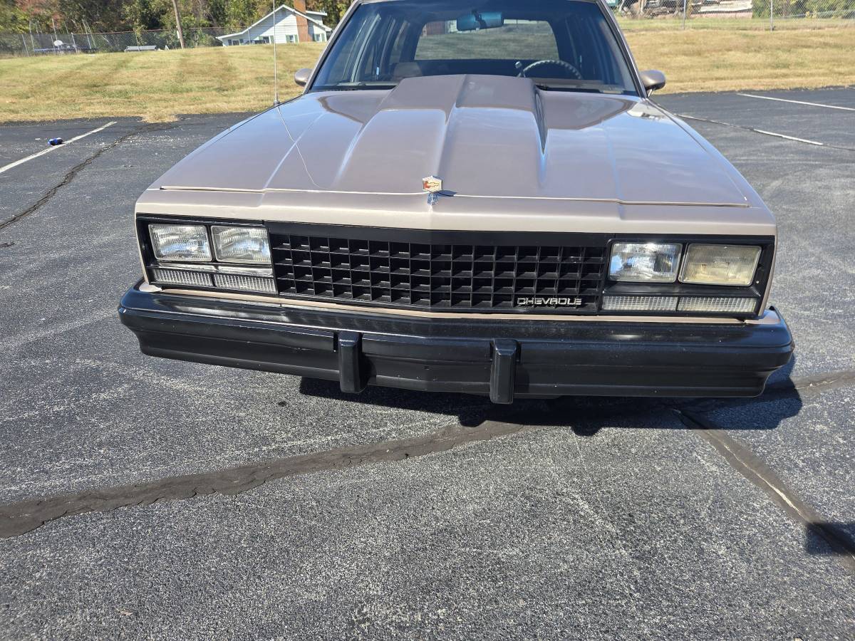 Chevy-malibu-1983-brown-5