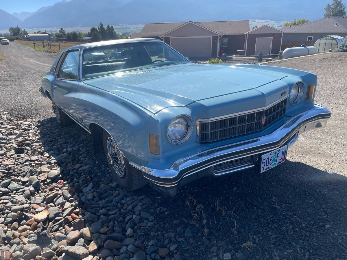 Chevy-monte-carlo-1975-blue-8