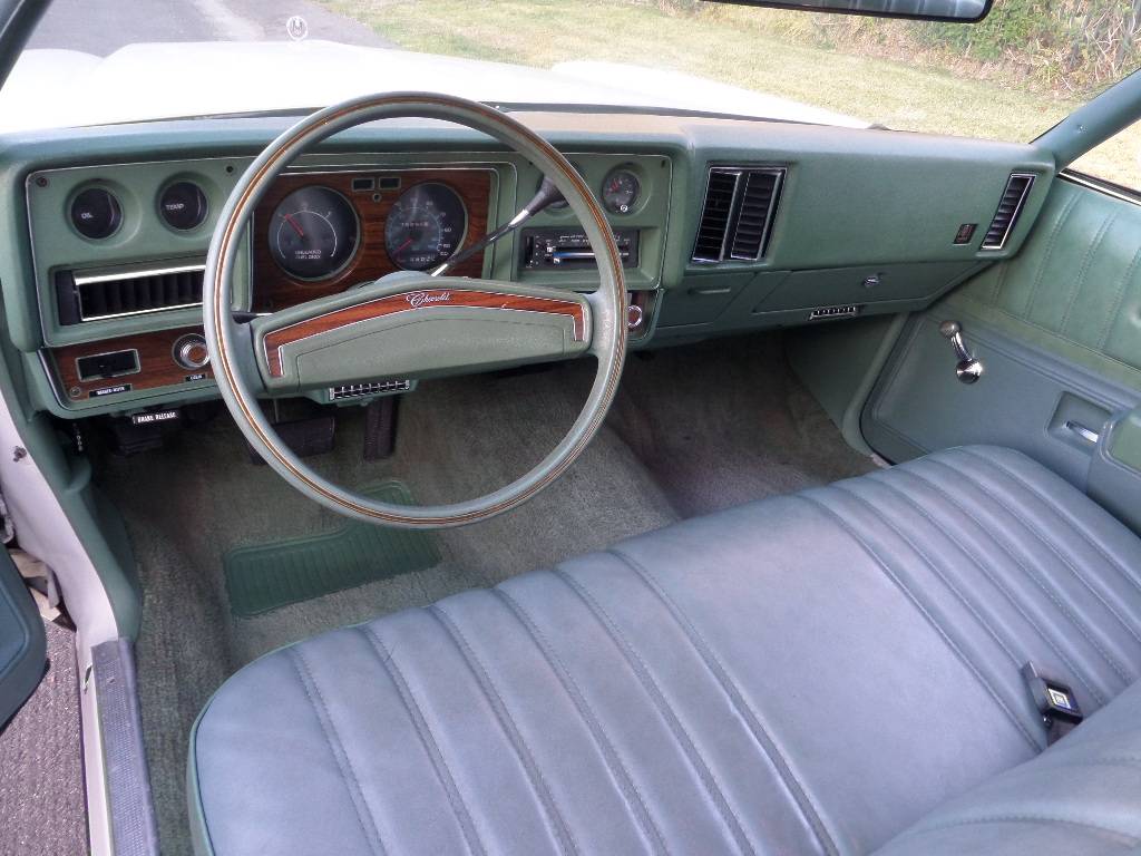 Chevy-monte-carlo-1977-16