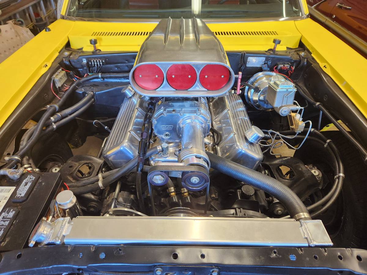 Chevy-nova-1972-yellow-10