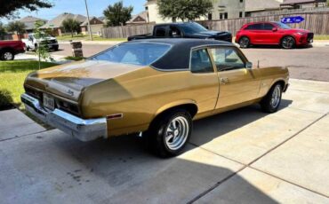 Chevy-nova-1974-custom-8