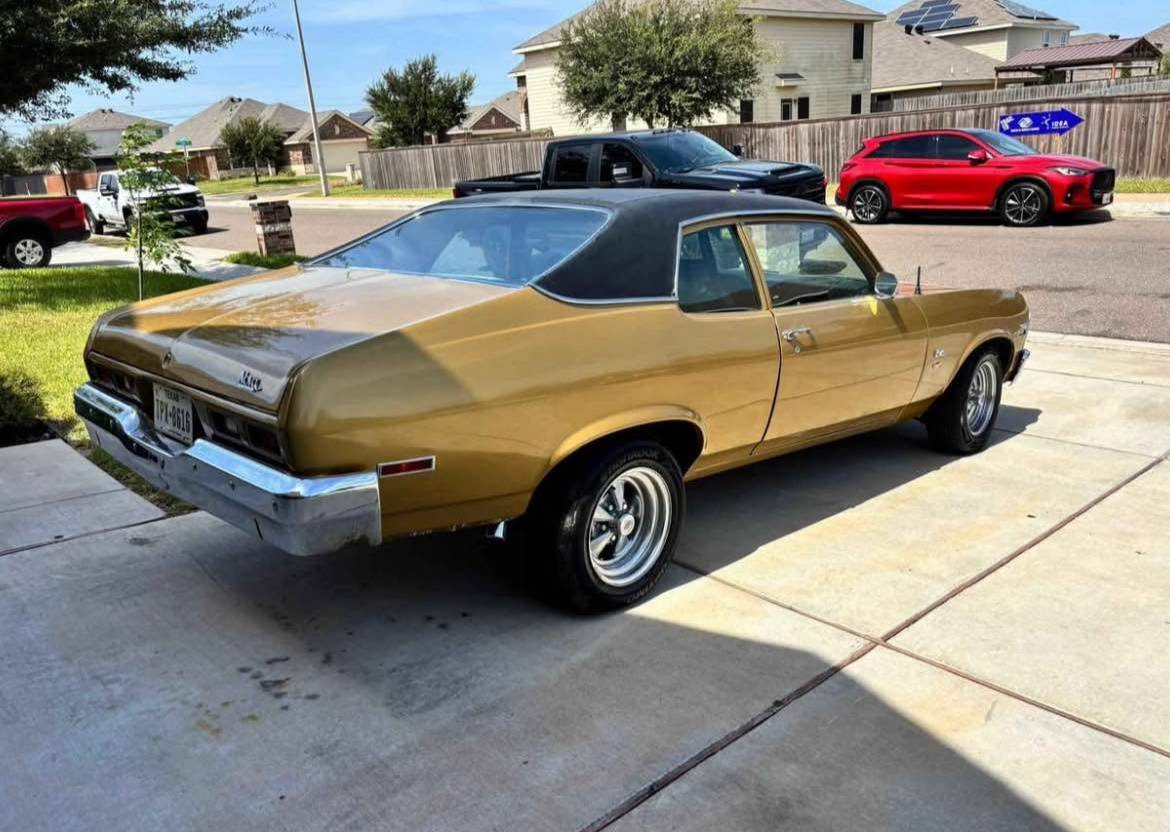 Chevy-nova-1974-custom-8