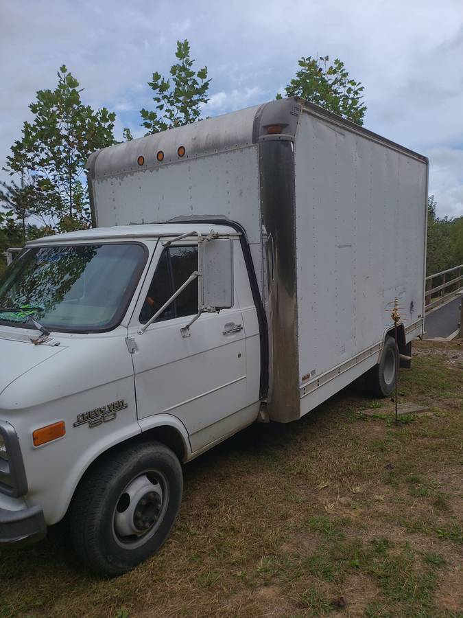 Chevy-one-ton-high-cube-8x10-1993-white-10