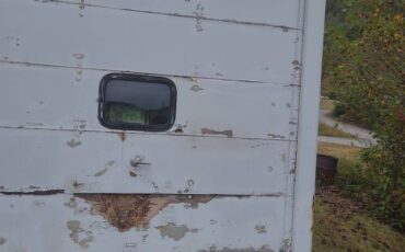 Chevy-one-ton-high-cube-8x10-1993-white-11