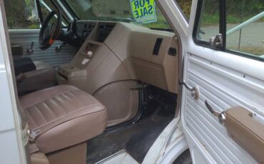Chevy-one-ton-high-cube-8x10-1993-white-5