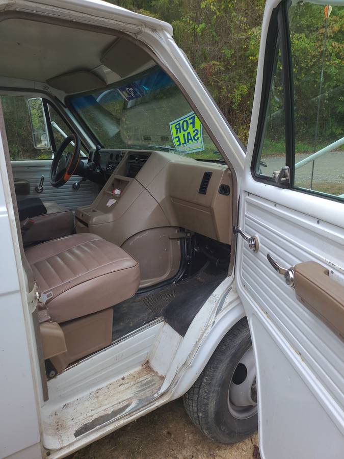 Chevy-one-ton-high-cube-8x10-1993-white-5
