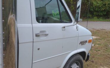 Chevy-one-ton-high-cube-8x10-1993-white-6