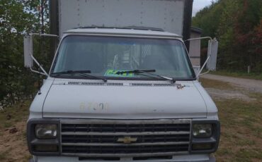 Chevy-one-ton-high-cube-8x10-1993-white-7